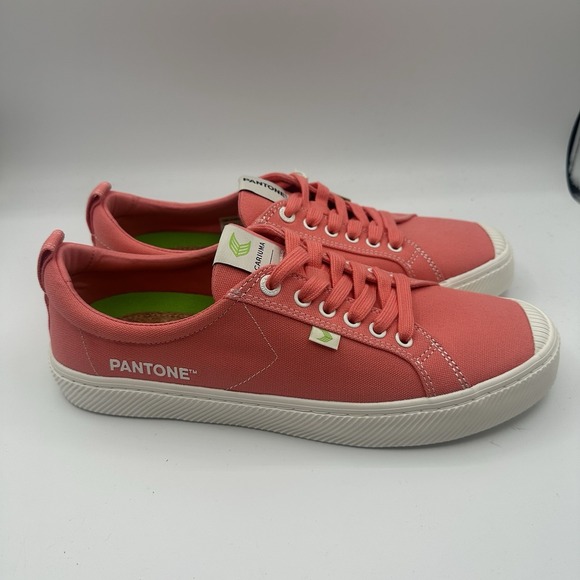 Cariuma Pantone Classic Canvas Sneakers Mens 11 Coral Pink Lace Up Low Shoes NWT - Picture 2 of 10